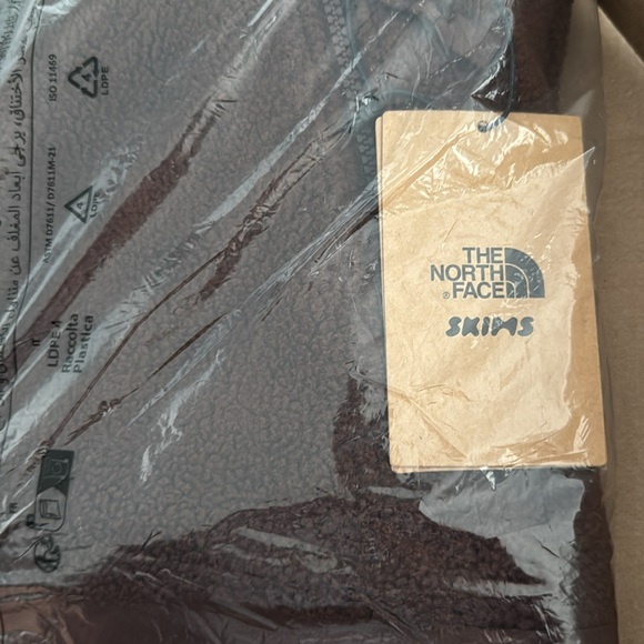 NWT The North Face x SKIMS 1995 RETRO DENALI FLEECE JACKET Size M in Cocoa - Picture 7 of 9